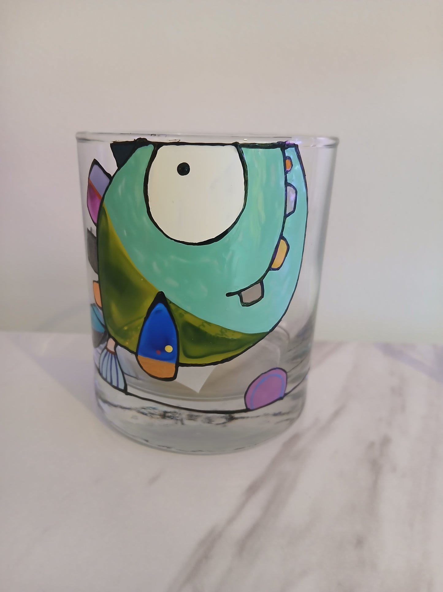 Verre peint à la main