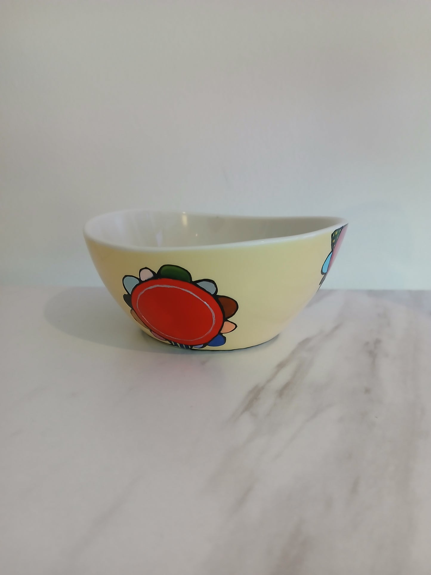 Petit bol peint à la main