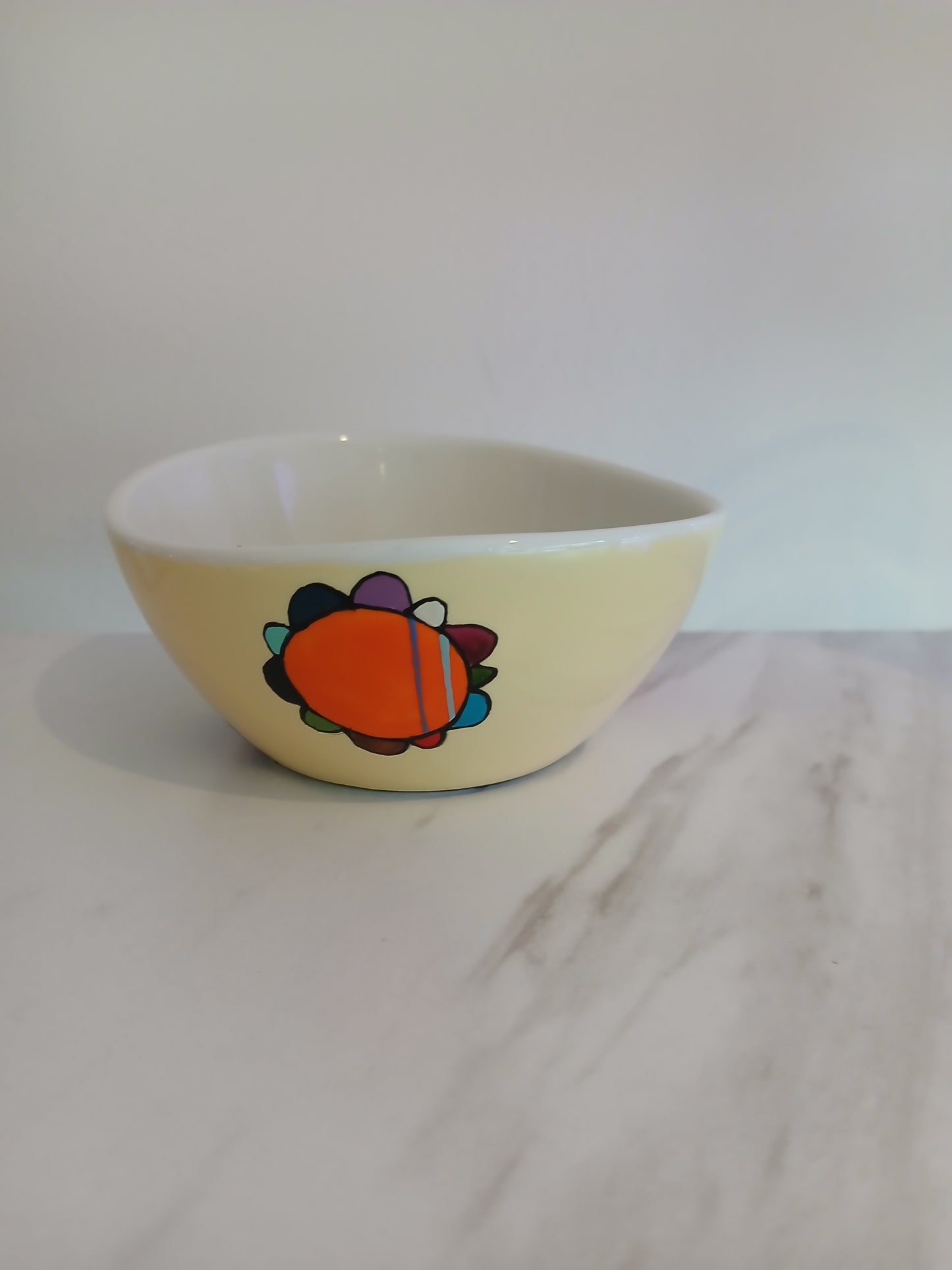Petit bol peint à la main