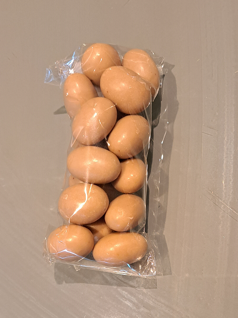 Amandes roties enrobées de chocolat blanc à l'érable (75g)
