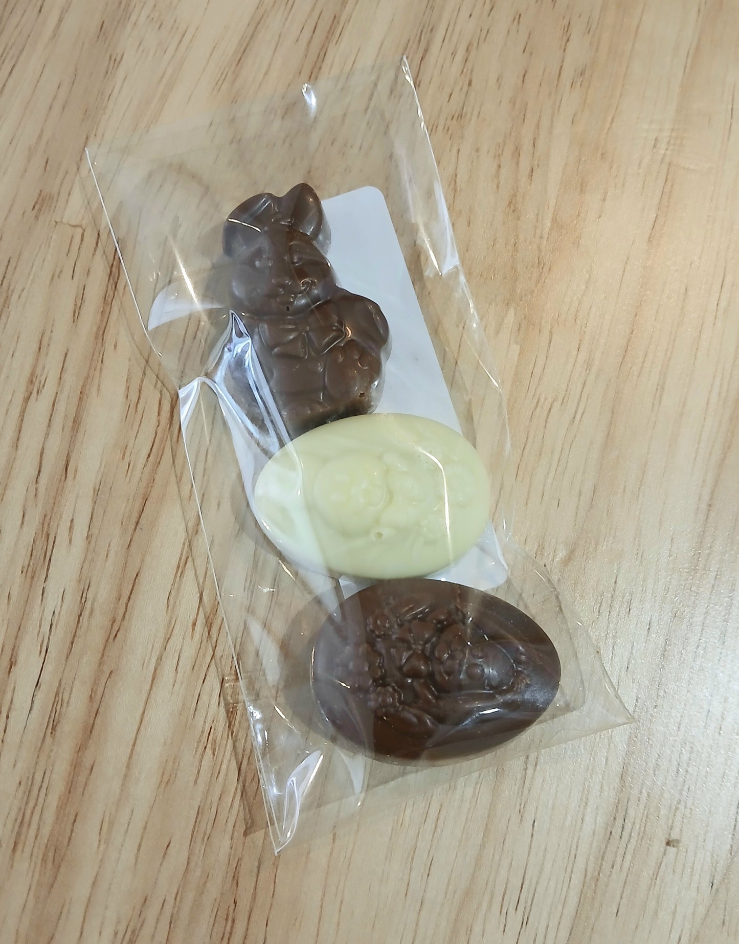 Trio de pralinés assortis fourrés au caramel (jusqu'à 30g)