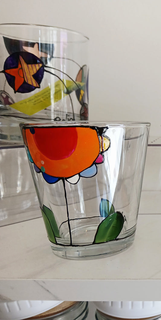 Petit verre peint à la main